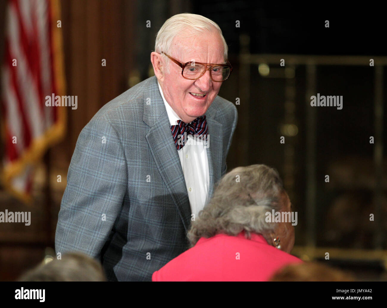 Ehemaliger Richter am Obersten Gerichtshof John Paul Stevens kommt für die Vereidigung seines Nachfolgers, Elena Kagan, am Supreme Court Building in Washington, Samstag, 7. August 2010. . Obligatorische Credit: J. Scott Applewhite - Pool über CNP Stockfoto