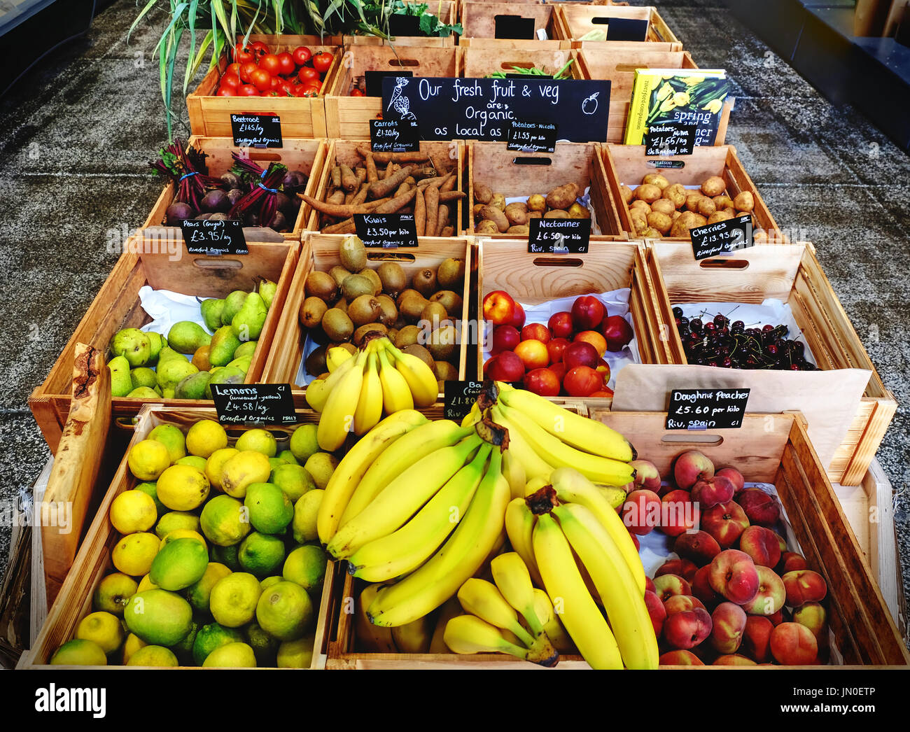 Bio-Obst und Gemüse zu verkaufen in Exeter Stockfoto