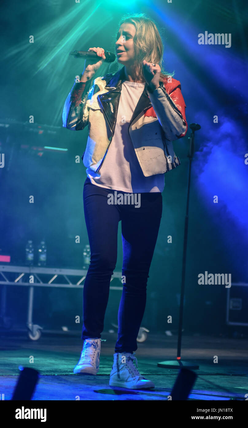 Lulworth Castle, Dorset, UK. 28. Juli 2017. Allerheiligen, Melanie Blatt, Tricia Marie "Shaznay" Lewis, Natalie Appleton und Nicole Appleton, führen auf der Burg-Bühne am Camp Bestival 2017, Freitag, Lulworth Castle, Dorset, UKCredit: Jules Annan/Alamy Live News Stockfoto