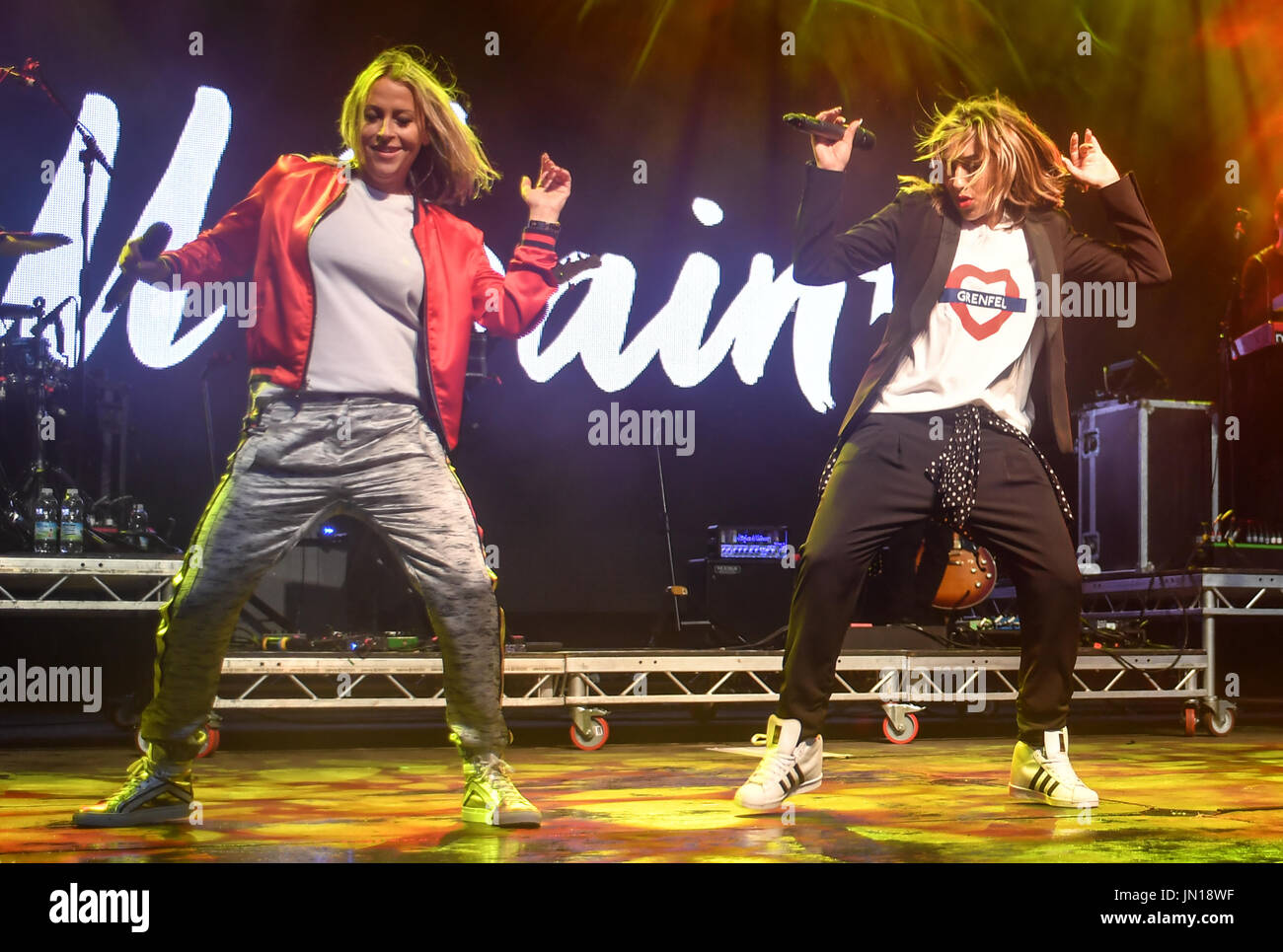 Lulworth Castle, Dorset, UK. 28. Juli 2017. Allerheiligen, Melanie Blatt, Tricia Marie "Shaznay" Lewis, Natalie Appleton und Nicole Appleton, führen auf der Burg-Bühne am Camp Bestival 2017, Freitag, Lulworth Castle, Dorset, UKCredit: Jules Annan/Alamy Live News Stockfoto