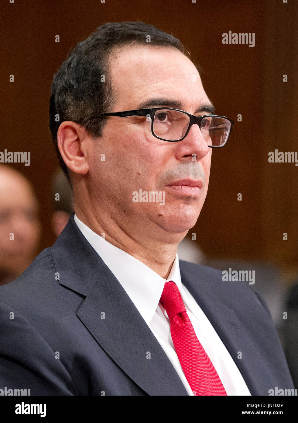 Vereinigte Staaten Minister fuer dem Fiskus Steven Mnuchin bezeugt vor uns Senate Committee on Appropriations während der Anhörung des Geschäftsjahres 2018 Haushaltsantrag für das US-Department des Finanzministeriums auf dem Capitol Hill in Washington, DC auf Mittwoch, 26. Juli 2017 zu überprüfen. · KEIN DRAHT-SERVICE · Foto: Ron Sachs/Consolidated/dpa Stockfoto