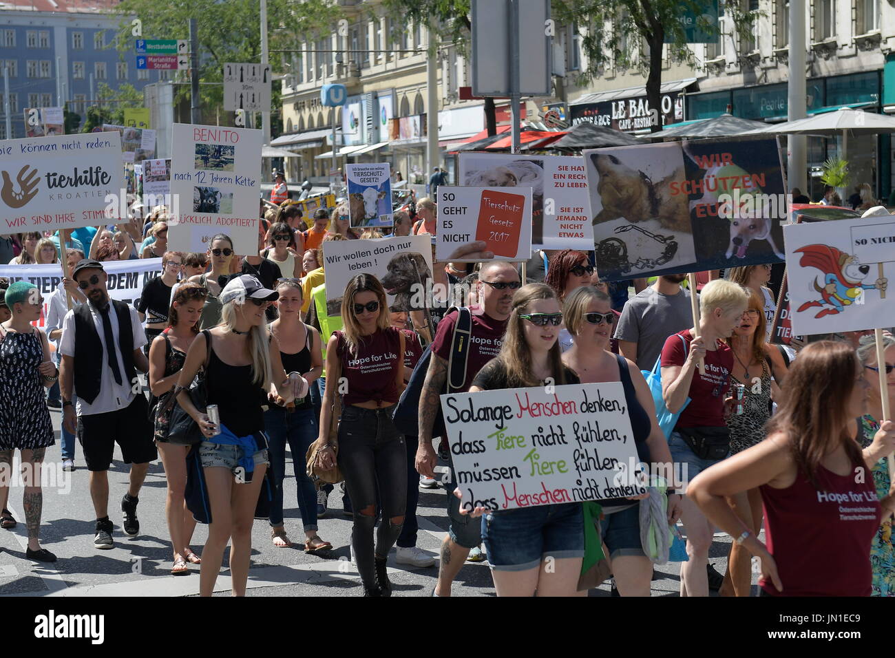 Wien, Österreich. 29. Juli 2017. Demonstration am "Tierschutz Innovation 2017 in Wien. Mehrere Tierschutzorganisationen demonstrieren gegen die neue Tierschutzgesetzgebung in Österreich. Bildnachweis: Franz Perc / Alamy Live News Stockfoto