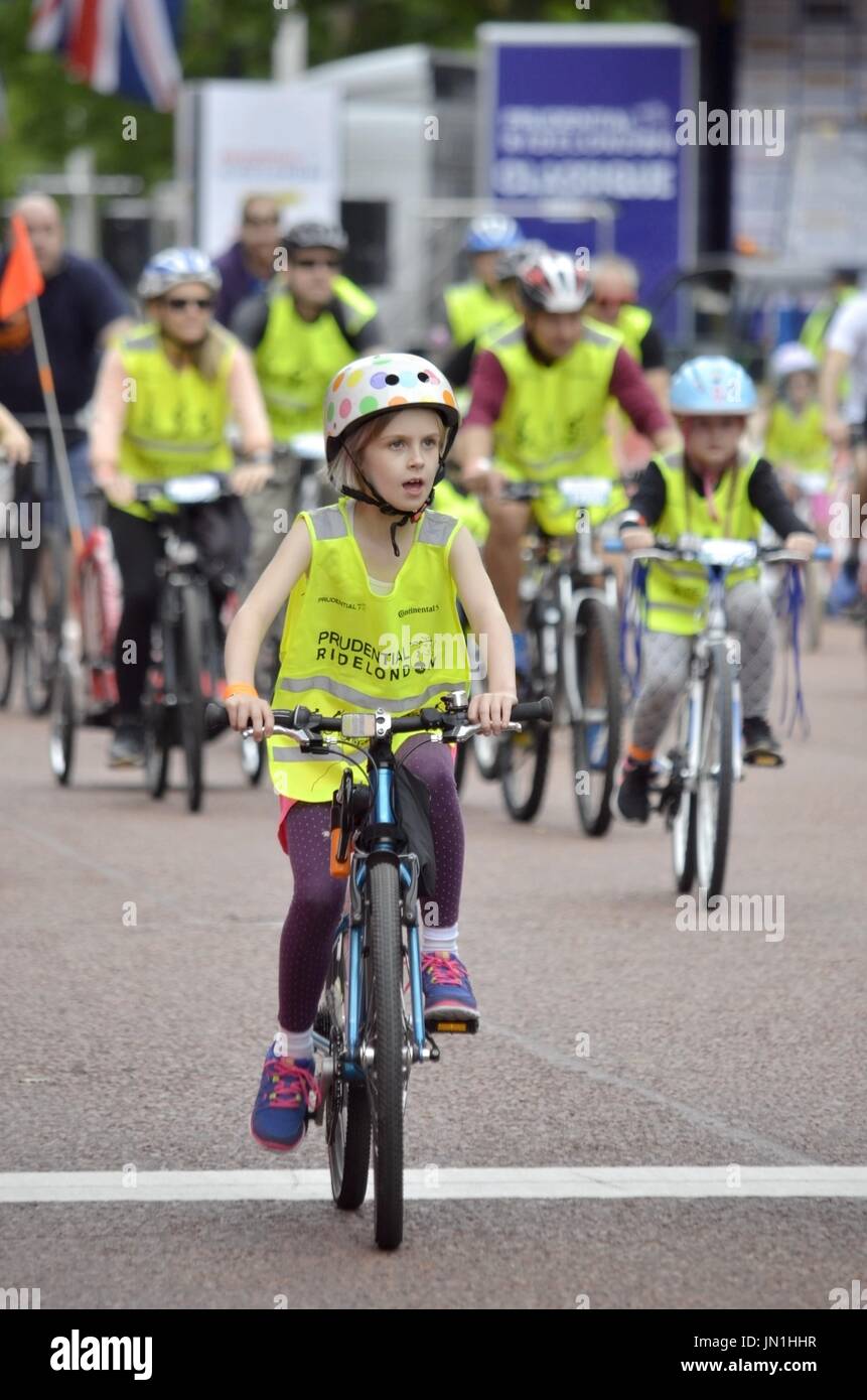 London, UK. 29. Juli 2017. Die aufsichtsrechtlichen RideLondon.Photo Credit: Marcin Libera/Alamy Live-Nachrichten Stockfoto
