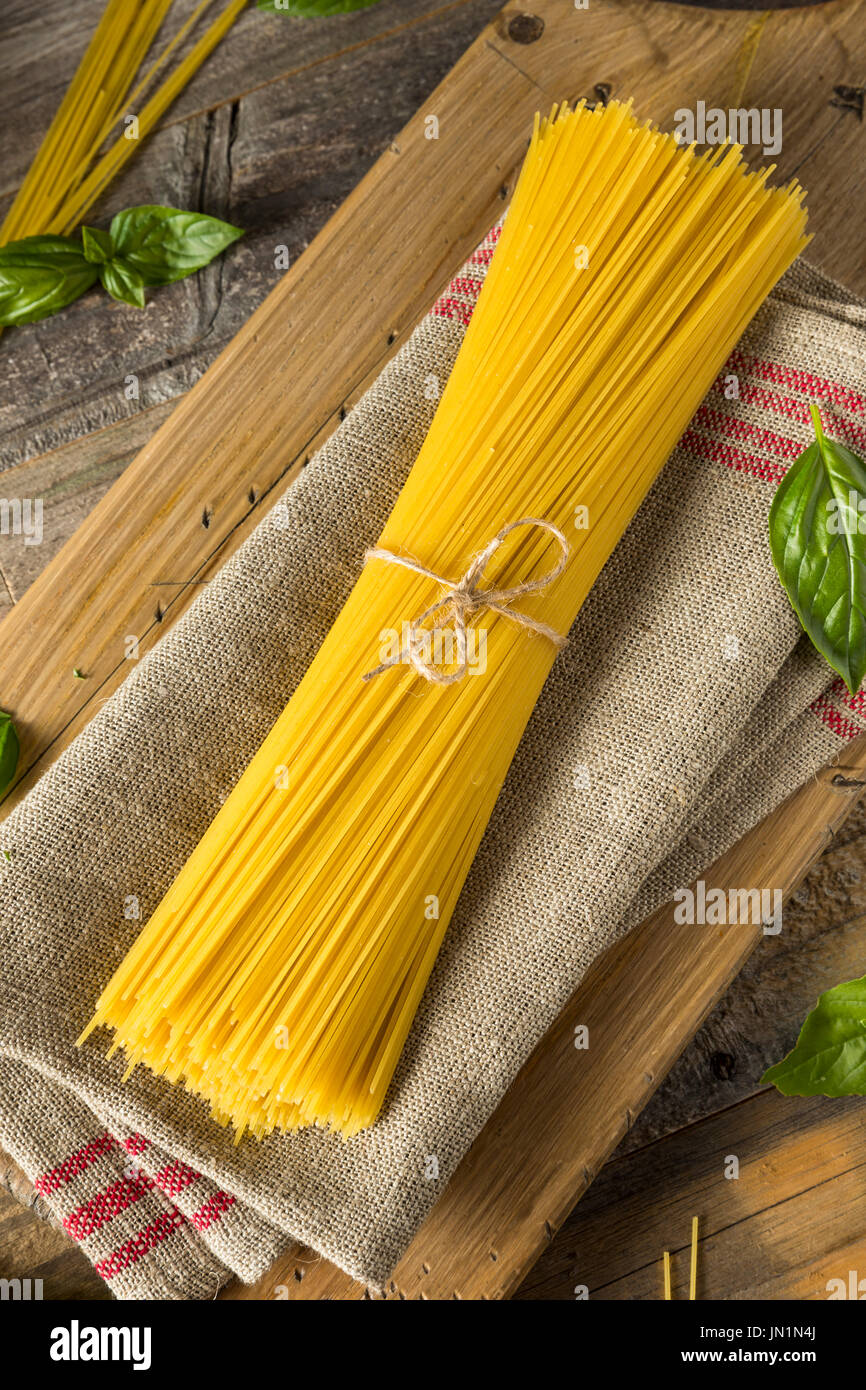 Trockenen organischen Engelshaar Spaghetti Pasta Ready to Cook Stockfoto