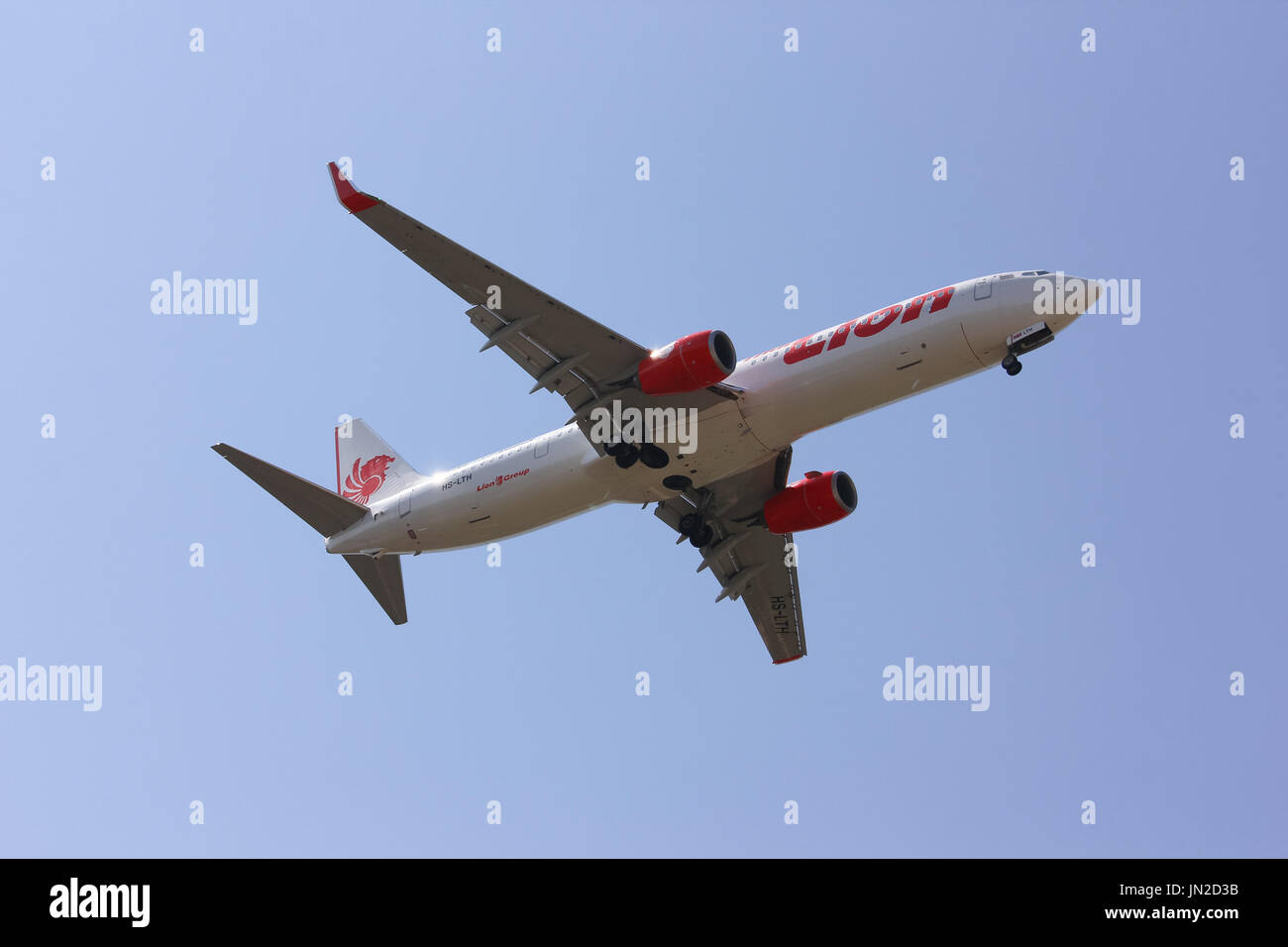 CHIANGMAI, THAILAND-5. Februar 2014: HS-LTH Boeing 737-900ER Thai Lionair Airline, Landung in Chiangmai Flughafen von Bangkok Don Muang Airport, t Stockfoto