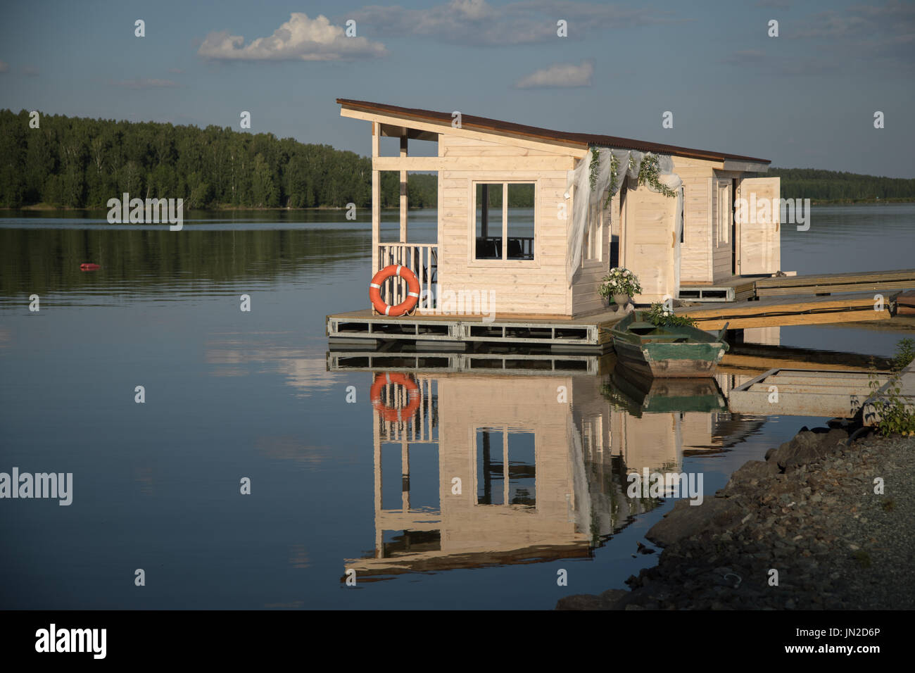 Kleine dock house am See Stockfoto