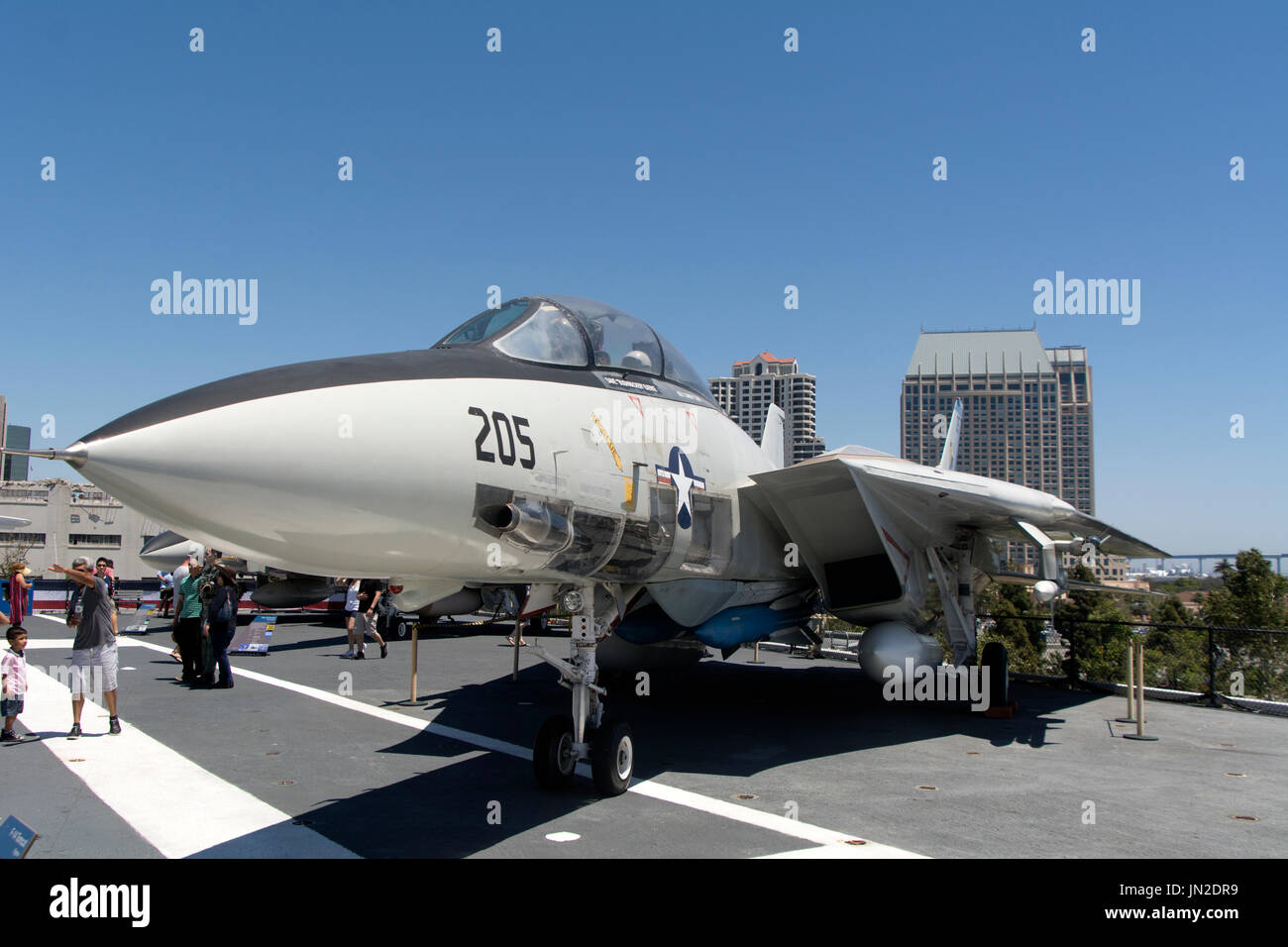 Ein Navy Grumman F-14 Tomcat auf dem Flugdeck der USS Midway, San Diego, Kalifornien. Stockfoto