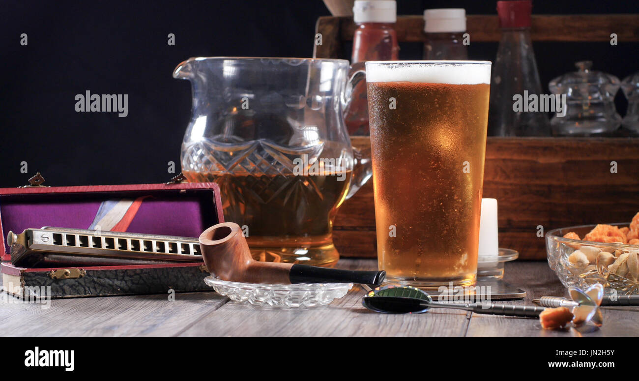 Eine kalte, erfrischende Bier (Lagerbier) in einer Kneipe Stockfoto