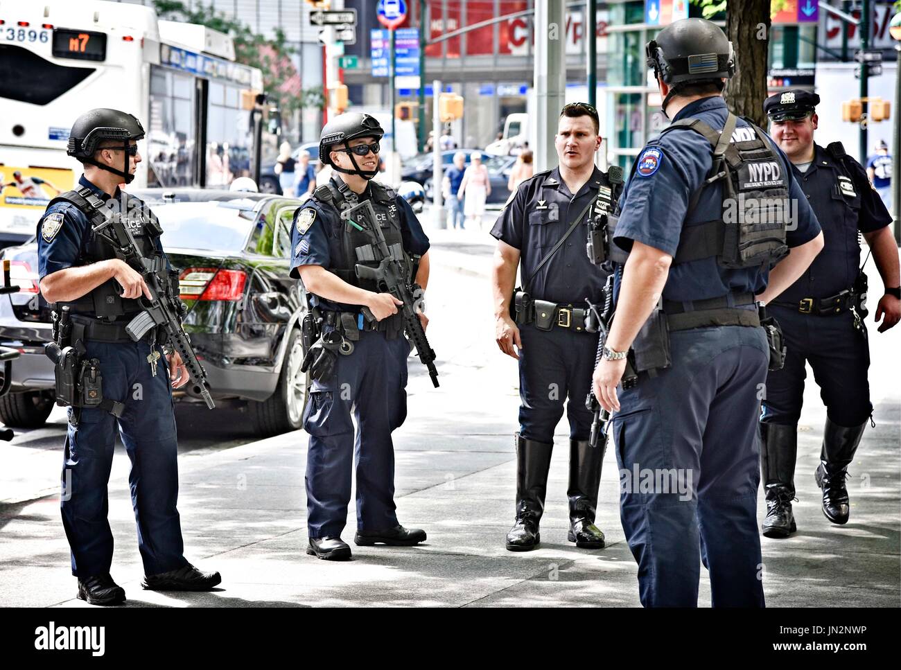 Usa ny New York City Manhattan nypd schwer bewaffnete Polizei. Stockfoto