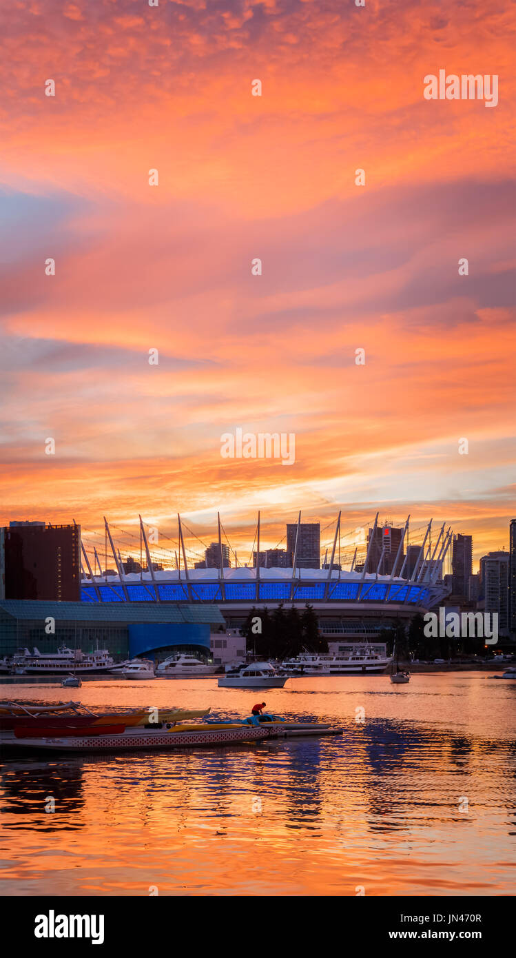 Vancouver, Kanada - ca. 2017: BC Place bei Sonnenuntergang Stockfoto