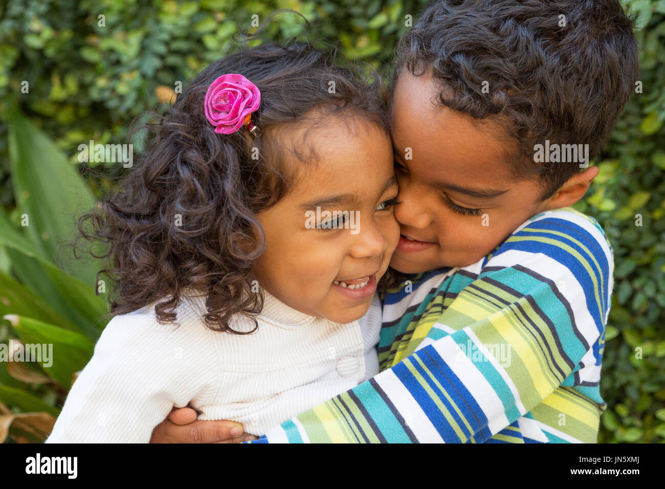 Hispanische Bruder und Schwester. Stockfoto