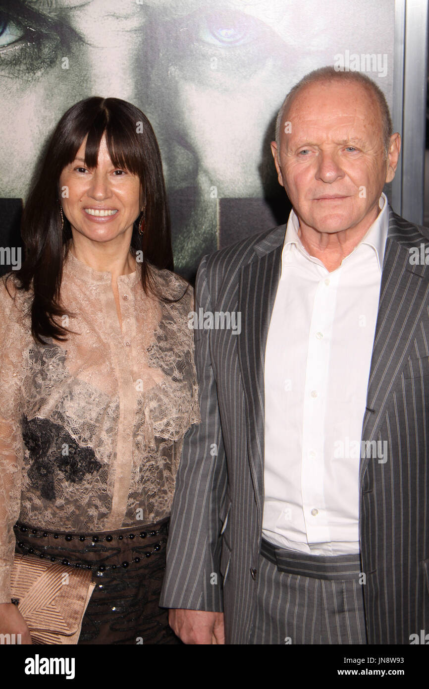Anthony Hopkins, Stella Arroyave 26.01.11, "The Rite" Premiere, Graumans Chinese Theatre, Hollywood-Foto von Izumi Hasegawa/www.HollywoodNewsWire.net Stockfoto