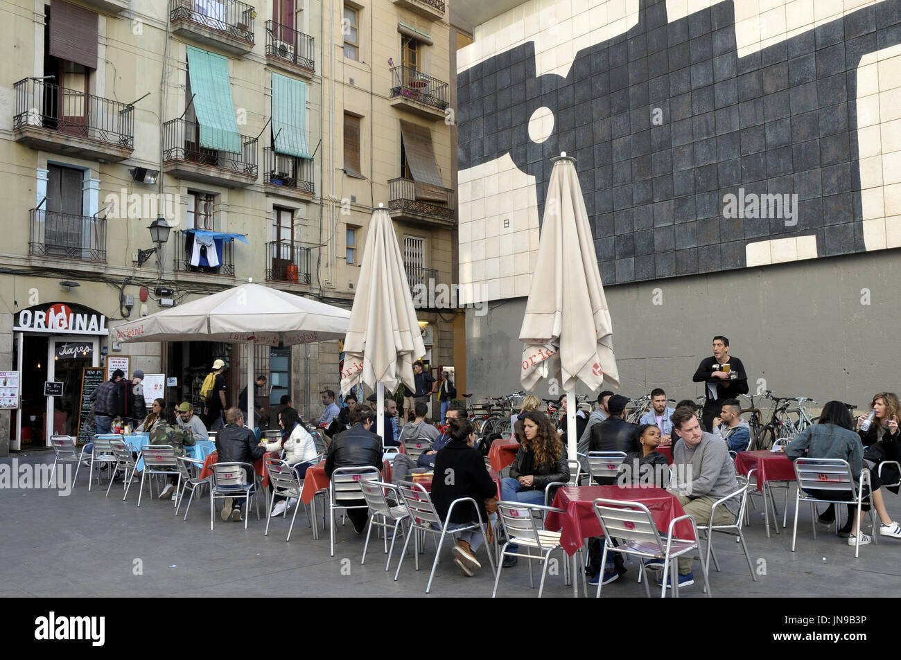 ORIGINAL Bar Terrasse im Hof des MACBA Museum. Barcelona. Spanien. Foto: Rosmi Duaso Stockfoto