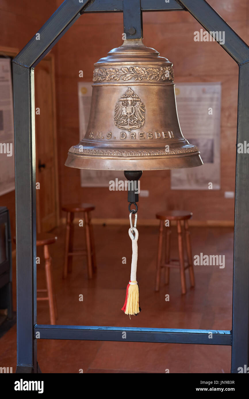 Nachbau des die Schiffsglocke der SMS Dresden im Museum auf der Robinson Crusoe Insel in Chile. SMS Dresden sank vor der Küste während WW1. Stockfoto