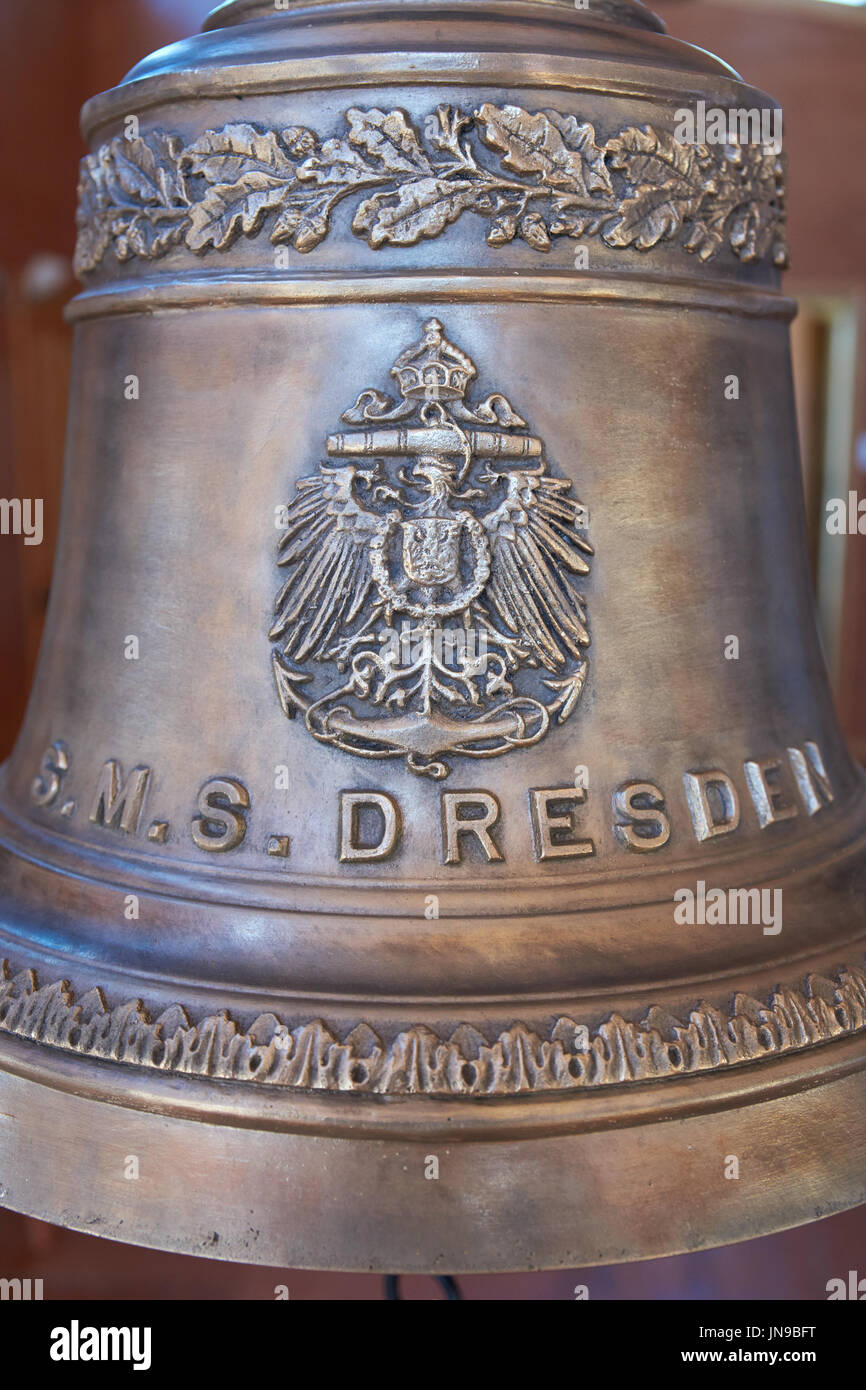 Nachbau des die Schiffsglocke der SMS Dresden im Museum auf der Robinson Crusoe Insel in Chile. SMS Dresden sank vor der Küste während WW1. Stockfoto