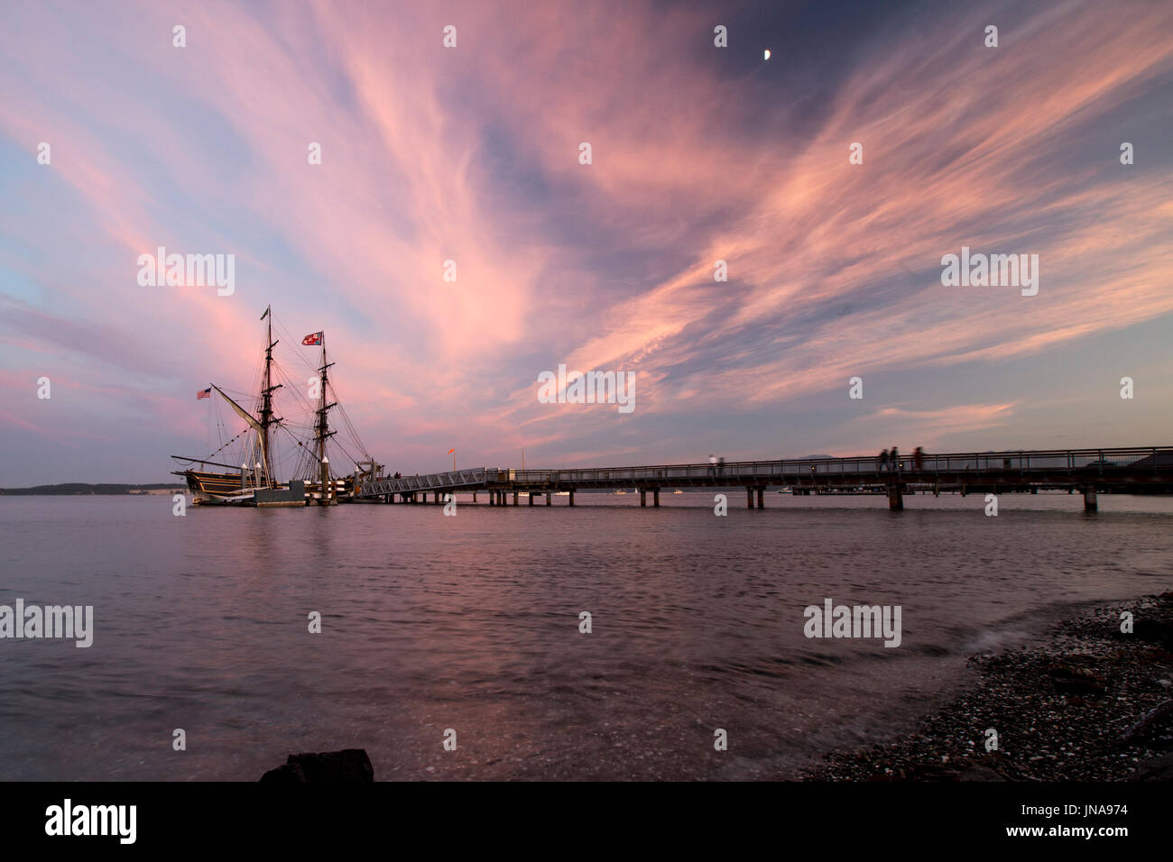 Port Townsend Sonnenuntergang mit hölzernen Segelschiff Lady Washington. Stockfoto