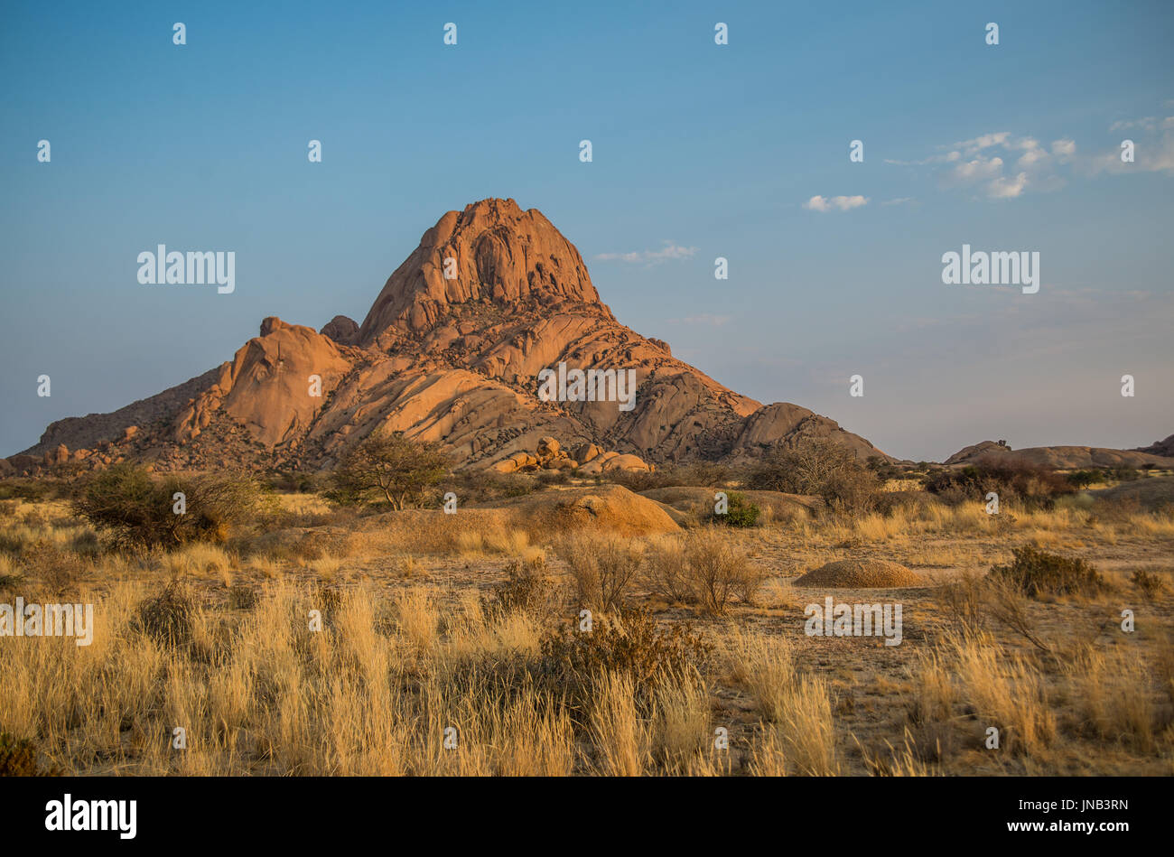 Sonnenaufgang in Spitzkoppe-Bergen, Damaraland in Namibia Stockfoto