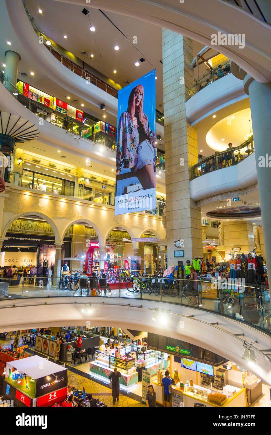 Innenraum des Terminal 21 Shopping Center, Bangkok, Thailand Stockfoto