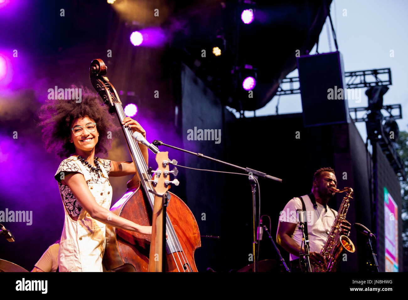 Brooklyn, NY - 28. Juli 2017. Eine Menge schätzungsweise 9.000 füllte den Prospect Park Bandshell, mit einem geschätzten 3.000 außerhalb des Zauns, für ein Konzert-b Stockfoto