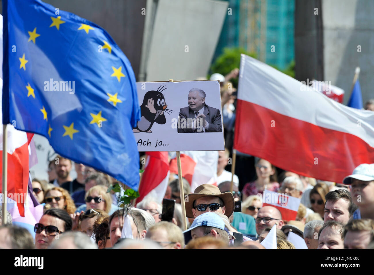 Jaroslaw Kaczynski und berühmte tschechische Zeichentrickfigur der Maulwurf (Krtek) Demonstranten gegen die neue Justizreformen in Danzig, Polen. 22. Juli 2017 © Stockfoto