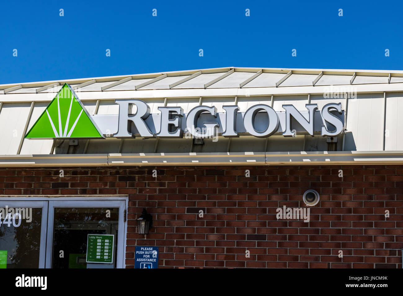 Indianapolis - ca. Juli 2017: Regionen Financial Corporation. Regionen ist das einzige Mitglied der Fortune 500-Unternehmen mit Sitz in Alabama VII Stockfoto Indianapolis - ca. Juli 2017: Regionen Financial Corporation. Regionen ist das einzige Mitglied der Fortune 500-Unternehmen mit Sitz in Alabama VII Stockfoto