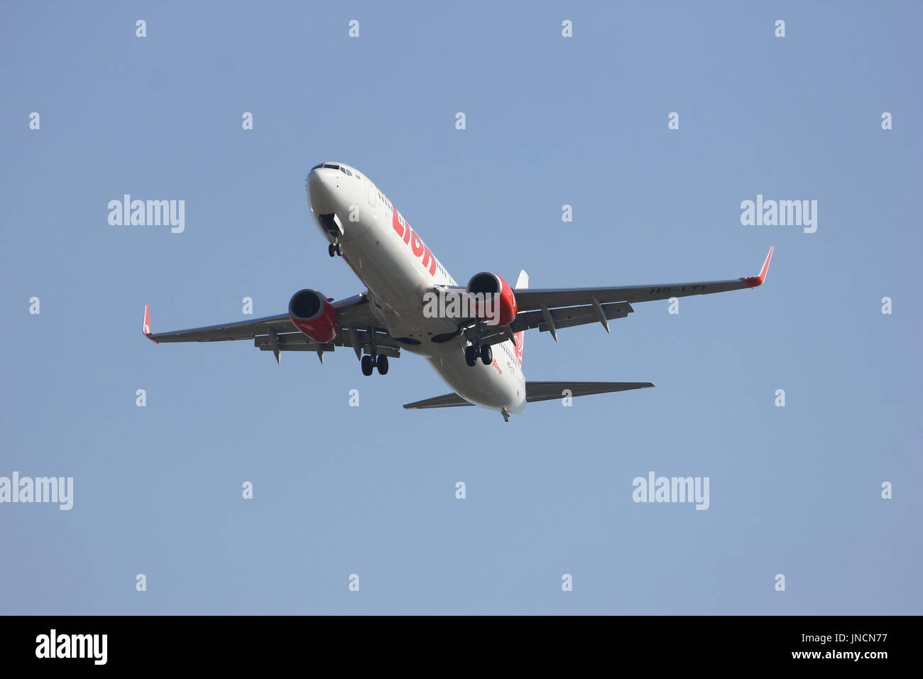 Chiang Mai, THAILAND - 5. Februar 2014: HS-LTI Boeing 737-900ER Thai Lionair Airline, Landung in Chiangmai Flughafen Bangkok Don Muang Flughafen Stockfoto