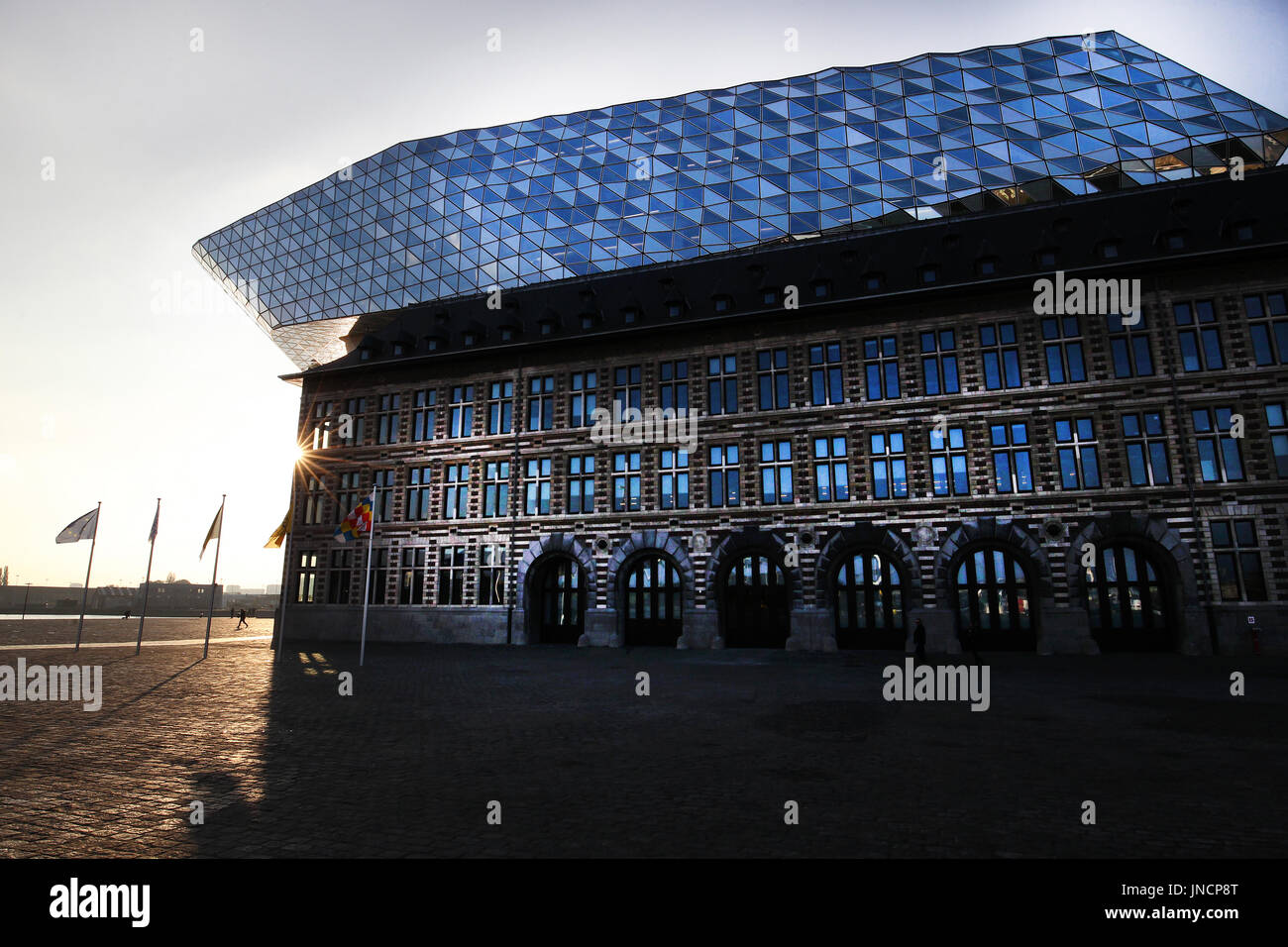 Die Port-House ist der Hauptsitz der Antwerpener Hafenbehörde. Es befindet sich in Antwerpen, Flandern, Belgien. Stockfoto