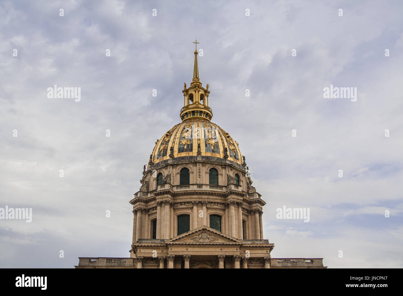 Les Invalides, allgemein bekannt als Hôtel national des Invalides (The National Residenz der Invaliden), oder auch als Hôtel des Invalides, ist eine komplexe o Stockfoto