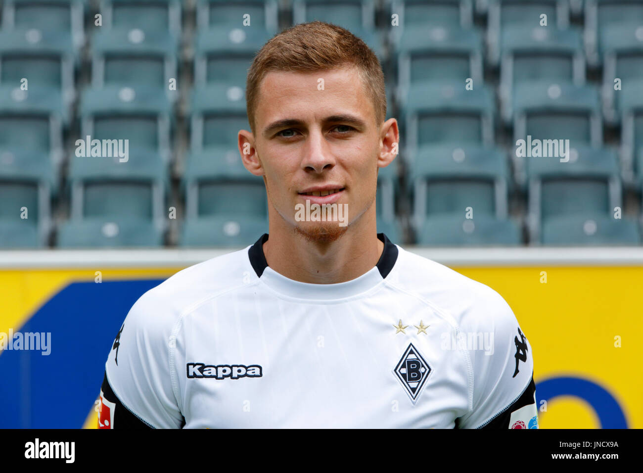 Fußball, Bundesliga, 2017/2018, Borussia Mönchengladbach, Pressefoto-shooting, Portrait, Thorgan Hazard Stockfoto