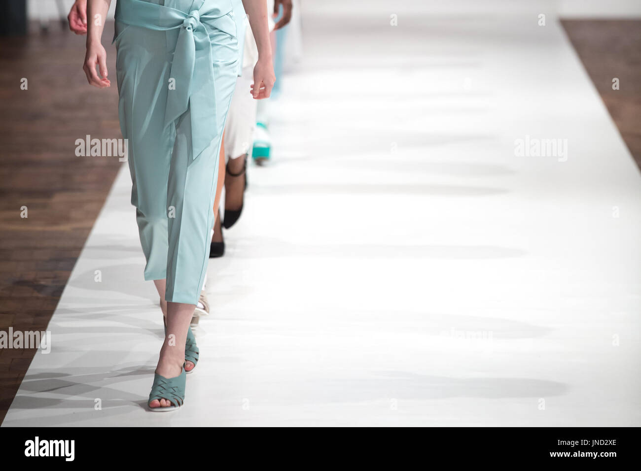 Modenschau, Laufsteg-Laufsteg-Veranstaltung, Foto zum Thema Fashion Week Stockfoto