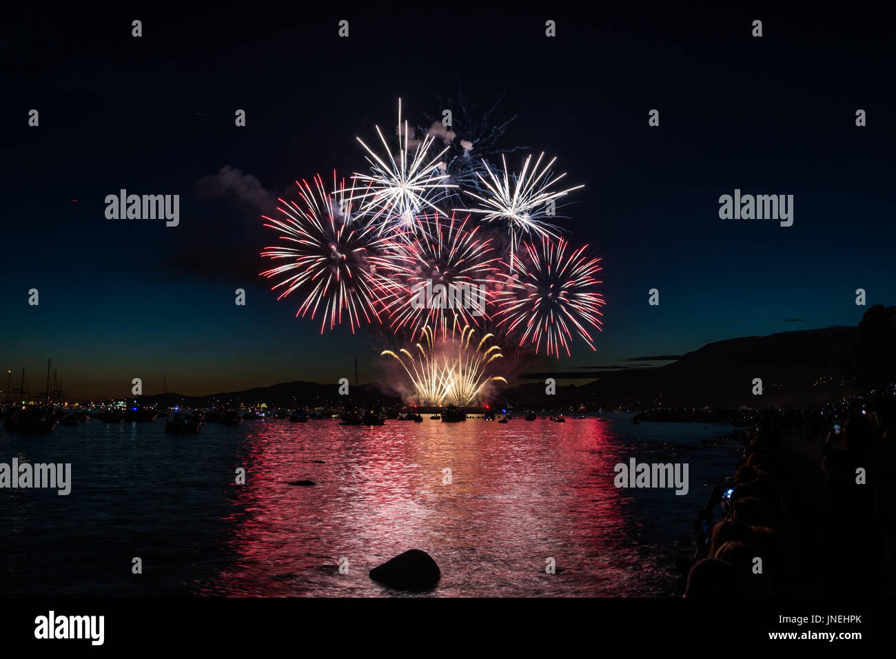 Vancouver, Kanada. 29. Juli 2017. Feuerwerk, vorbereitet durch das Land von Japan für BCs größte live-Event namens "Honda Celebration of Light". English Bay, Vancouver, BC. Bildnachweis: Lukasz Lawreszuk/Alamy Live-Nachrichten Stockfoto