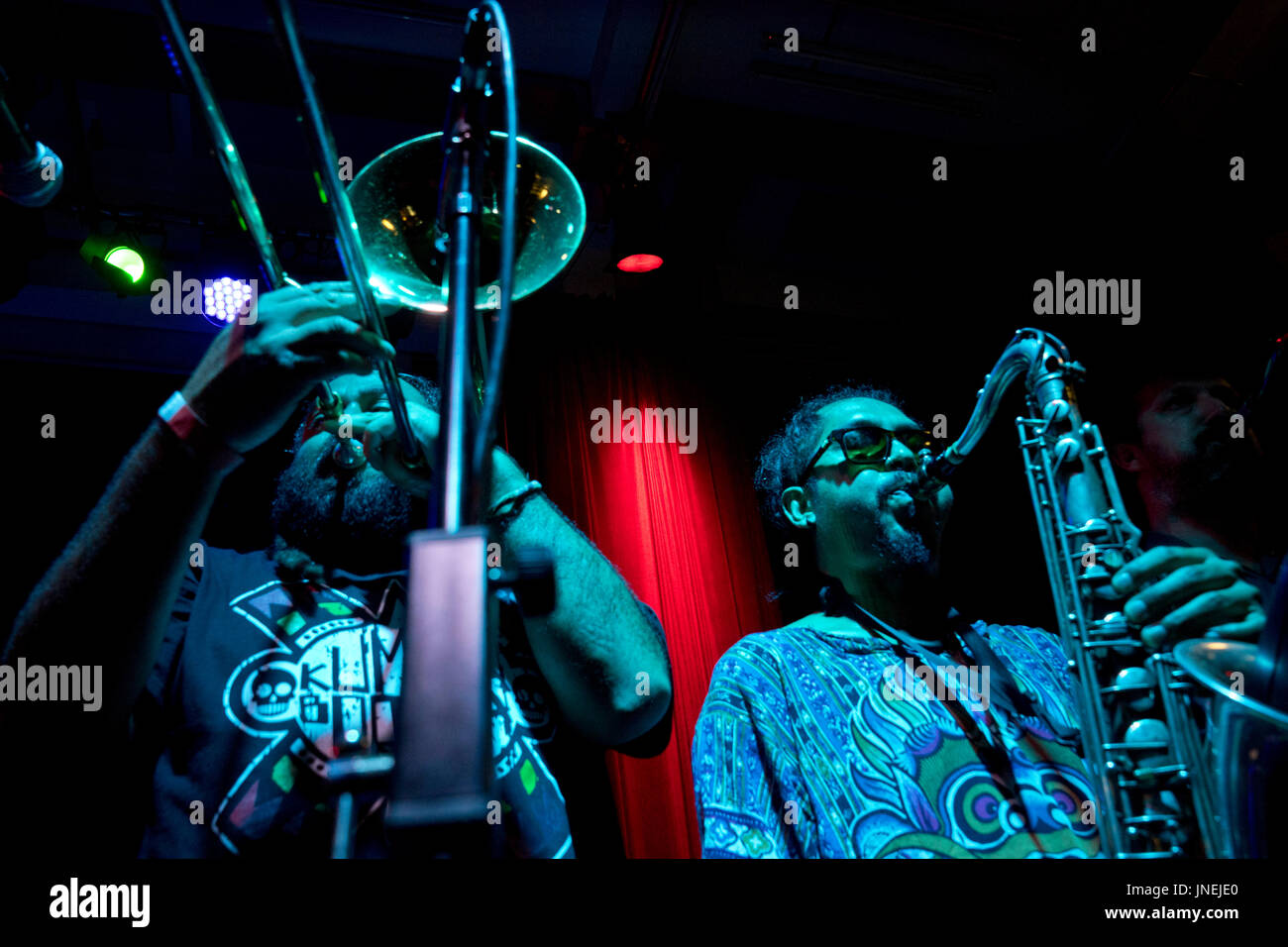 London, UK. 29. Juli 2017. Chico Trujillo erklingt in der Rich Mix in London, Vereinigtes Königreich. Bildnachweis: Julio Etchart/Alamy Live-Nachrichten Stockfoto