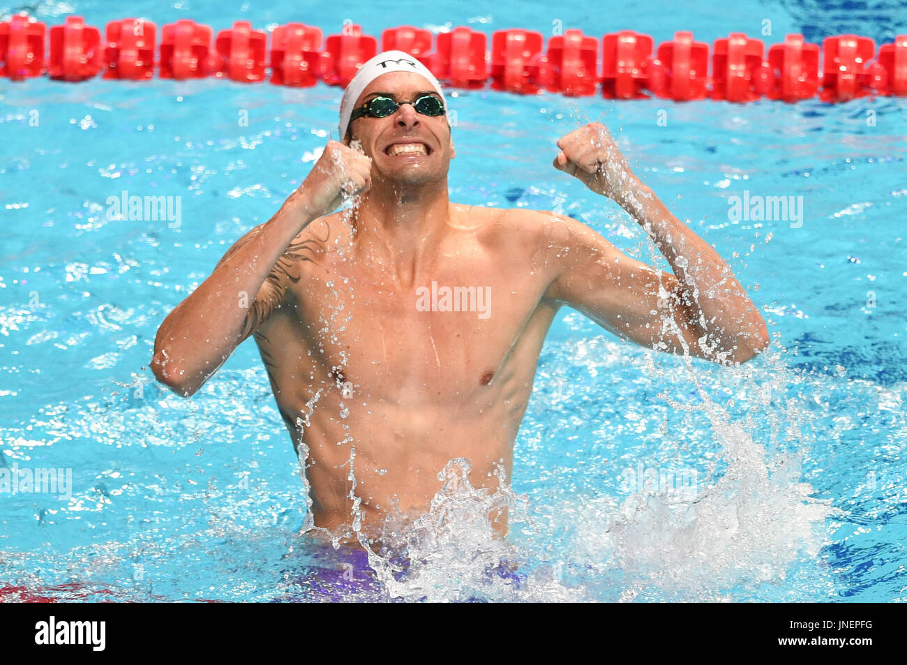 Budapest, Ungarn. 30. Juli 2017. Camille Lacourt Frankreichs gewinnt die Männer 50m Rücken Finale bei der FINA Weltmeisterschaften 2017 in Budapest, Ungarn, 30. Juli 2017. Foto: Axel Heimken/Dpa/Alamy Live News Stockfoto