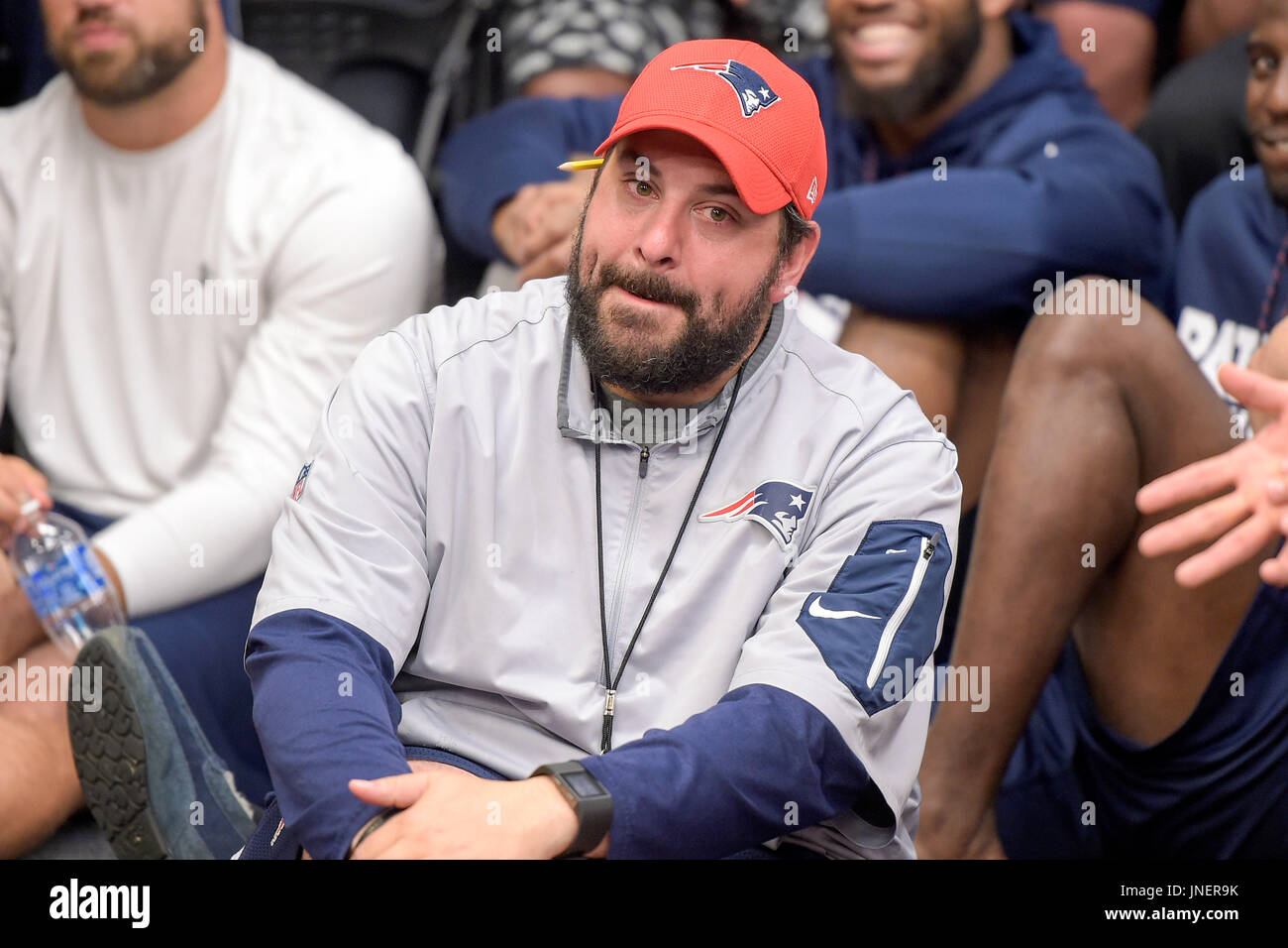 30. Juli 2017: New England Patriots defensive Coordinator Matt Patricia reagiert auf die Ankündigung der New England Patriots defensives Ende Rob Ninkovich Ruhestand statt im Gillette Stadium in Foxborough, Massachusetts. Eric Canha/CSM. Stockfoto