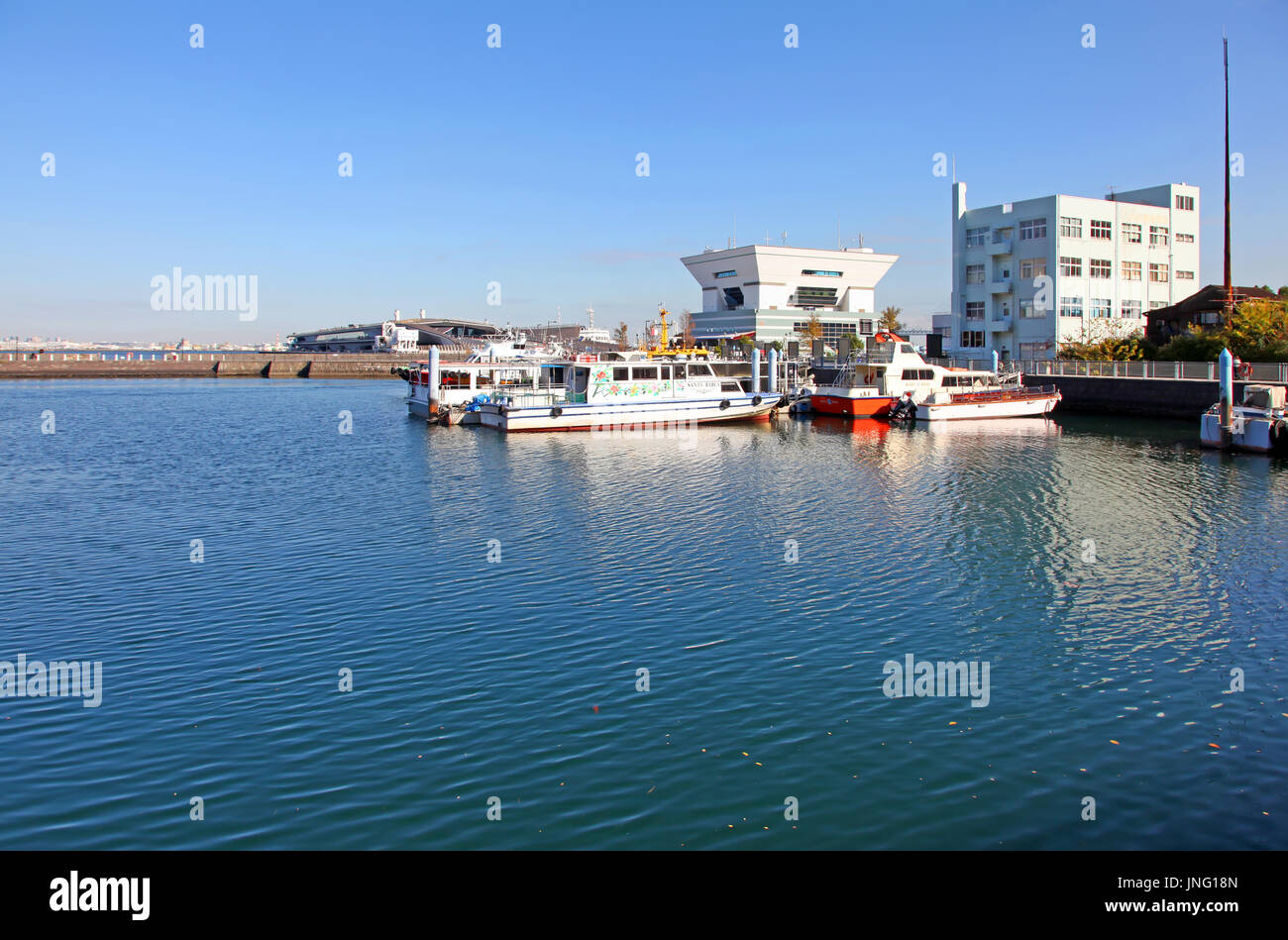 Yokohama Bay mit Yokohama City Skyline in der Präfektur Kanagawa, Japan Stockfoto