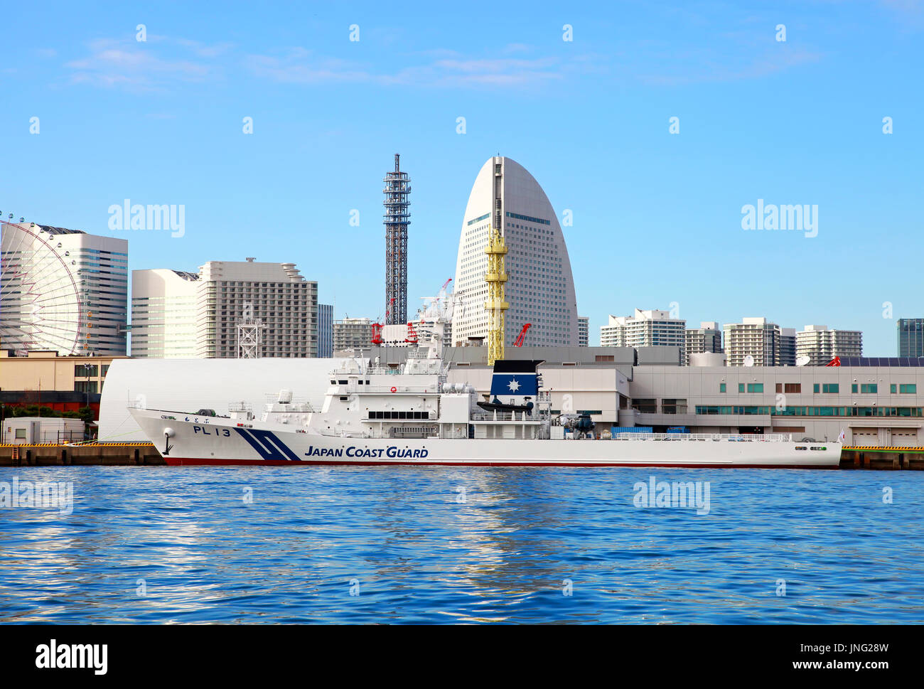 Yokohama Bay mit Yokohama City Skyline in der Präfektur Kanagawa, Japan Stockfoto