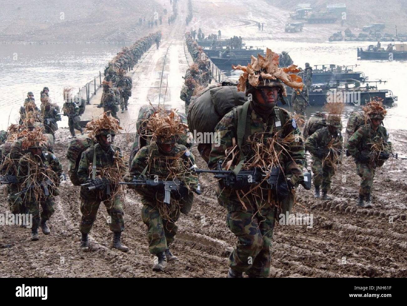 SEOUL, Südkorea - südkoreanische Soldaten in eine gemeinsame US-südkoreanische Krieg Spiel in der Nähe der entmilitarisierten Zone in Südkorea am 9. März. (Kyodo) Stockfoto