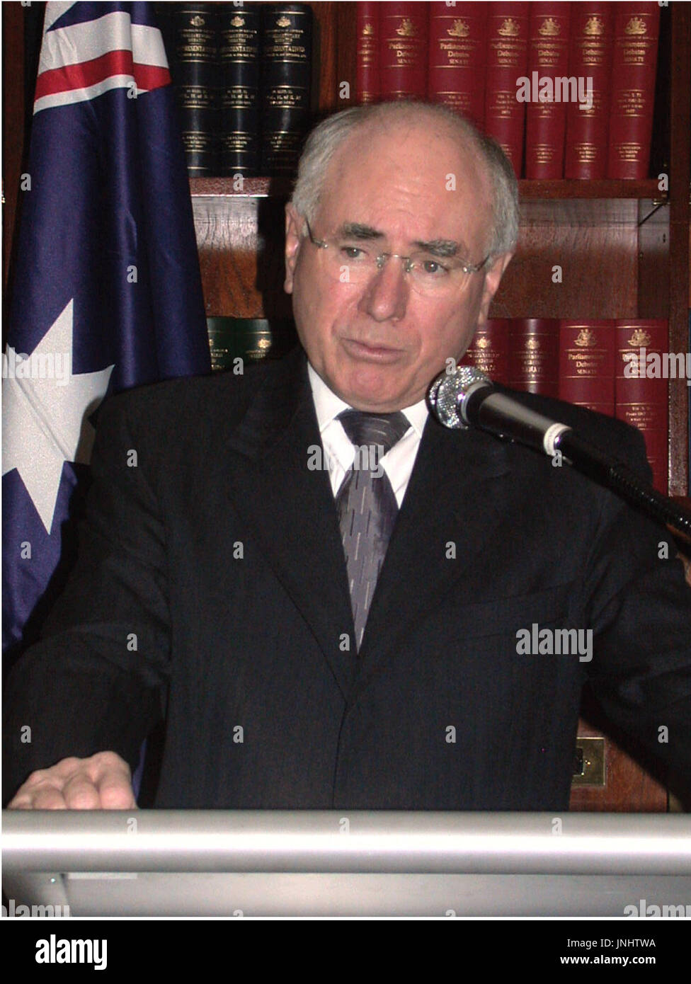 SYDNEY, Australien - australische Premierminister John Howard spricht zu den japanischen Medien in Sydney am 11. Juli vor eine 10-tägige Reise nach Asien. Howard wird zu einen dreitägigen Besuch in Japan vom 15. Juli machen. (Kyodo) Stockfoto