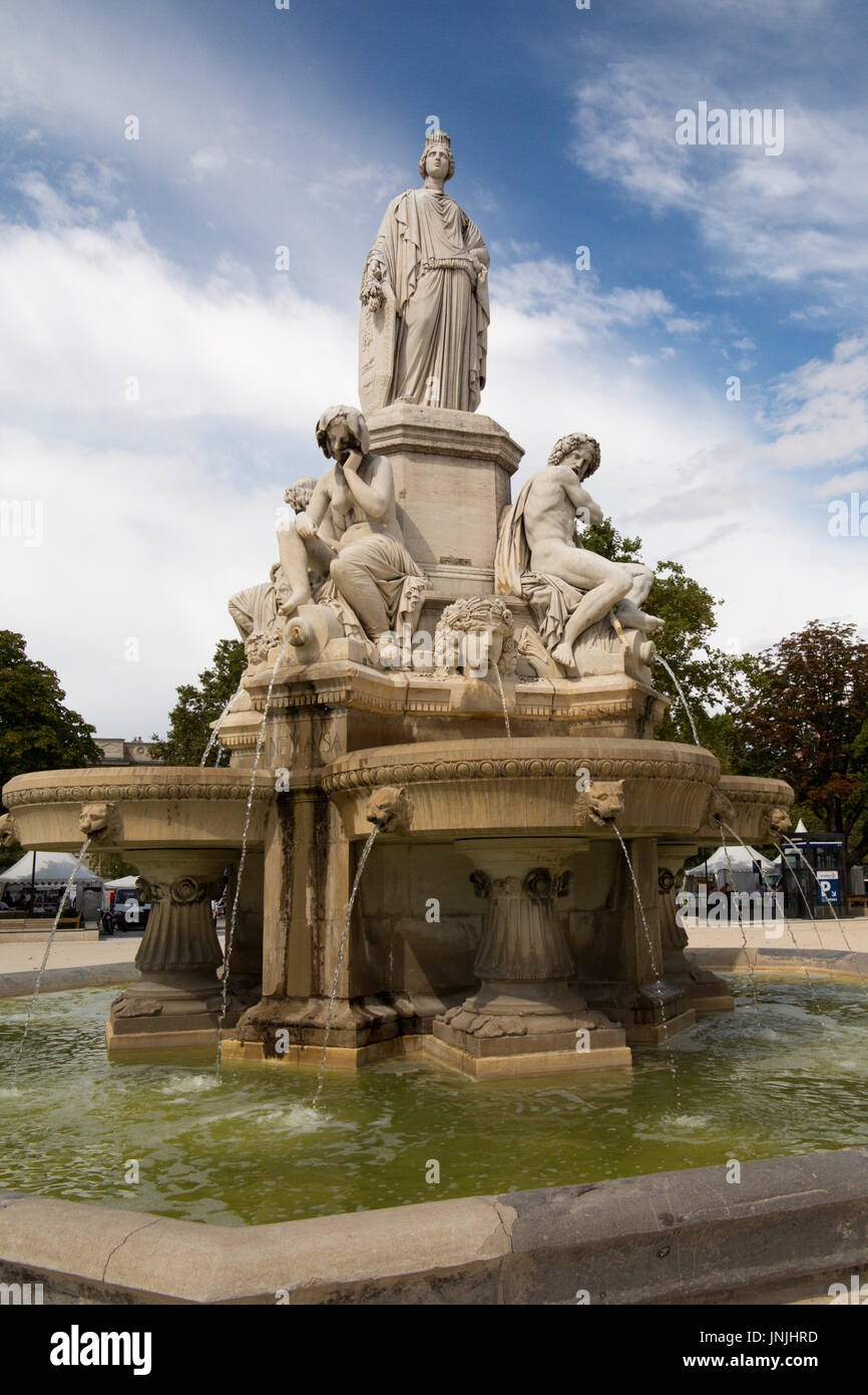 Brunnen in der Esplanade Charles de Gaulle, Nimes, Frankreich Stockfoto