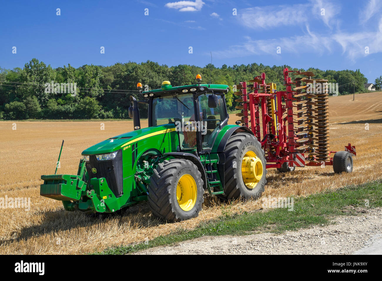 John Deere 8310 R Traktor, Boussay, Frankreich. Stockfoto