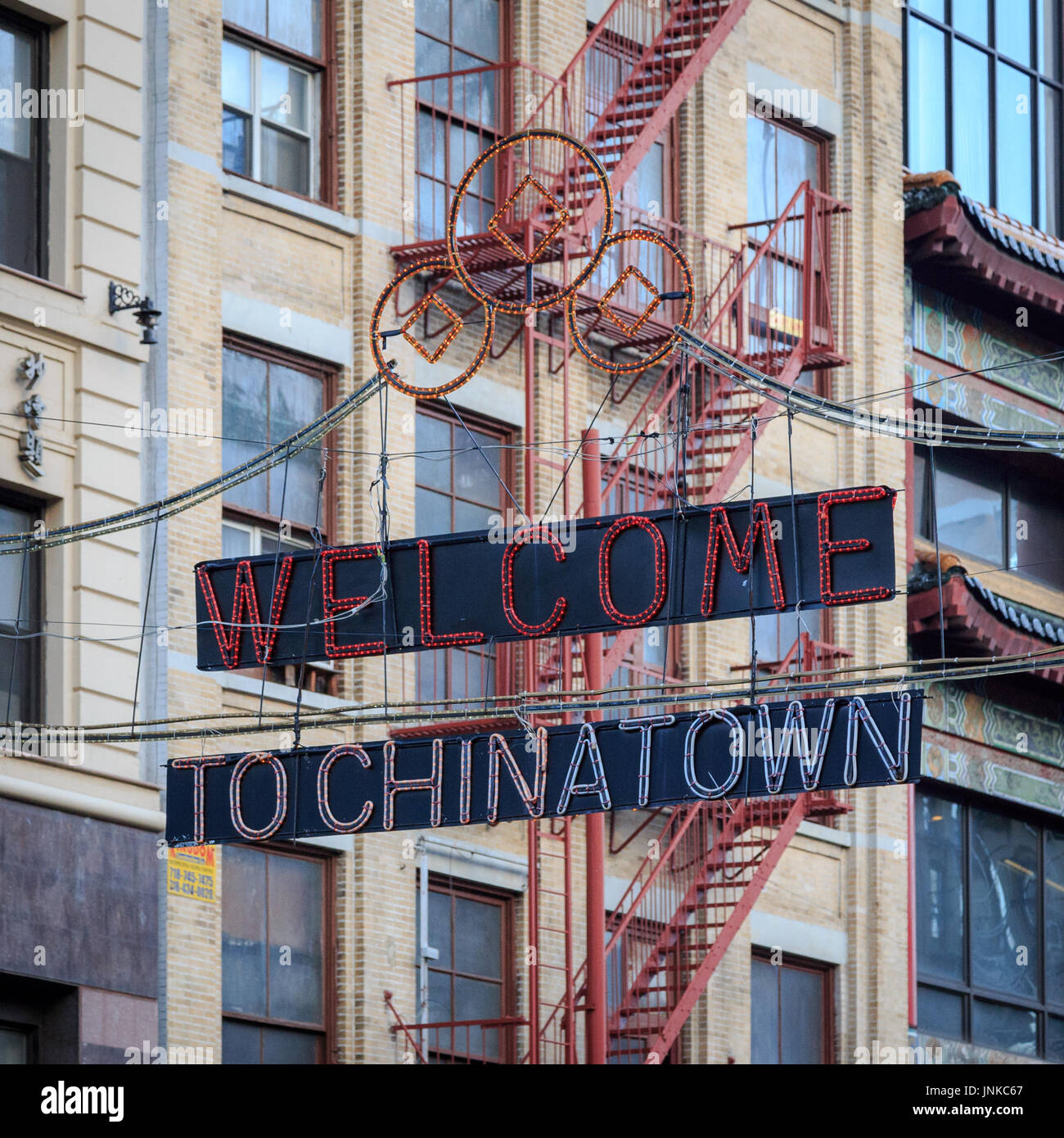 NEW YORK, NY, USA - Herbst 2014: Schild mit der Aufschrift willkommen zu Chinatown in einem historischen Gebäude am Canal Street, New York, NY, USA im Herbst 2014. Stockfoto