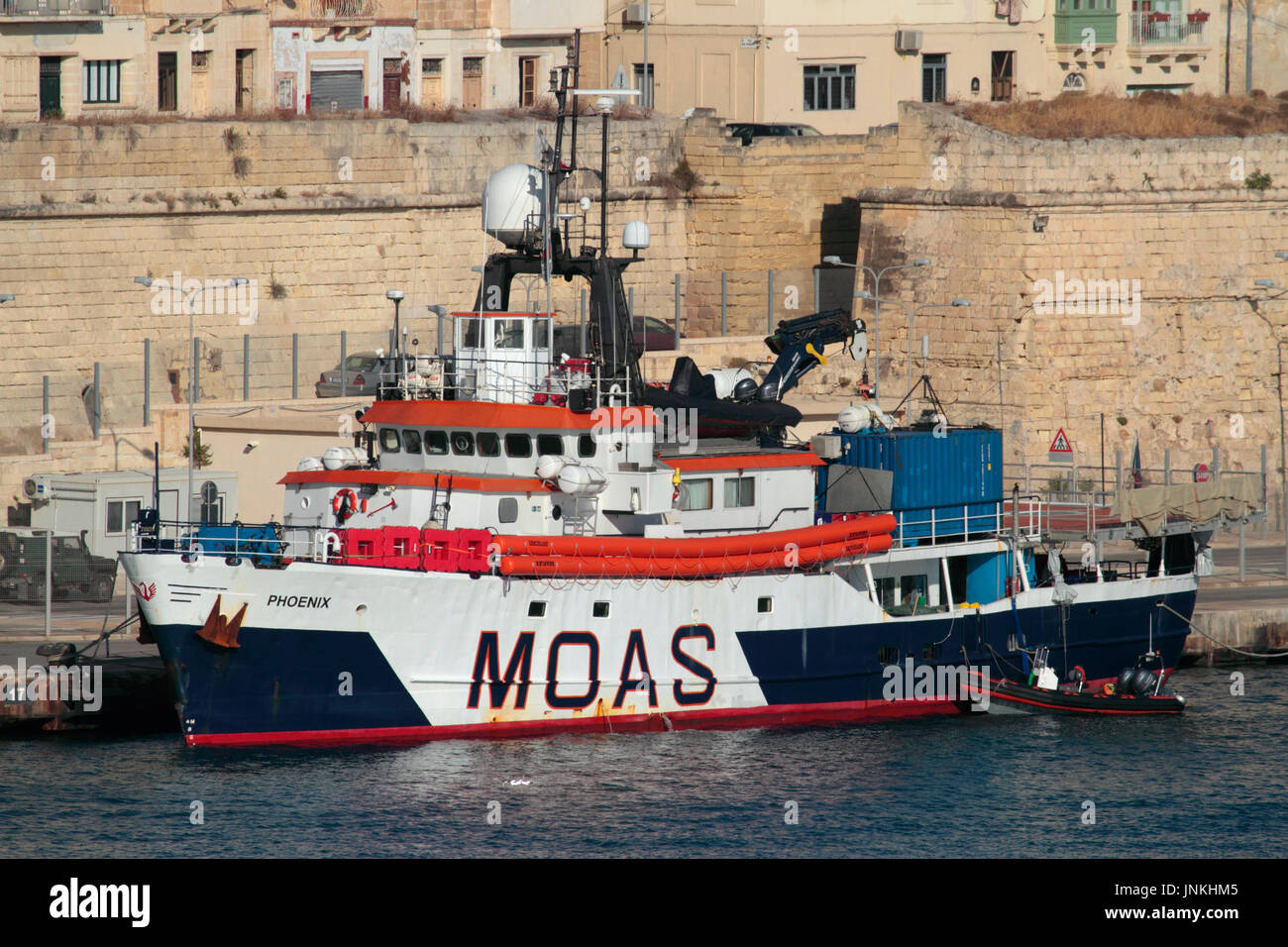 Die Migrant Offshore-Hilfe Station (MOAS) Rettung Schiff Phoenix vertäut unter den Mauern von Senglea in Malta Stockfoto