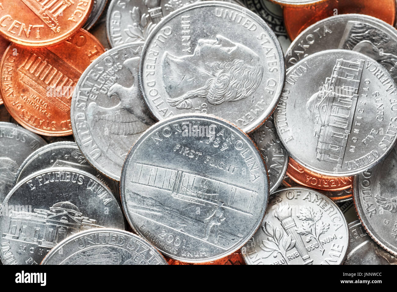 Extreme Nahaufnahme von USA-Dollar-Münzen, geringe Schärfentiefe. Stockfoto