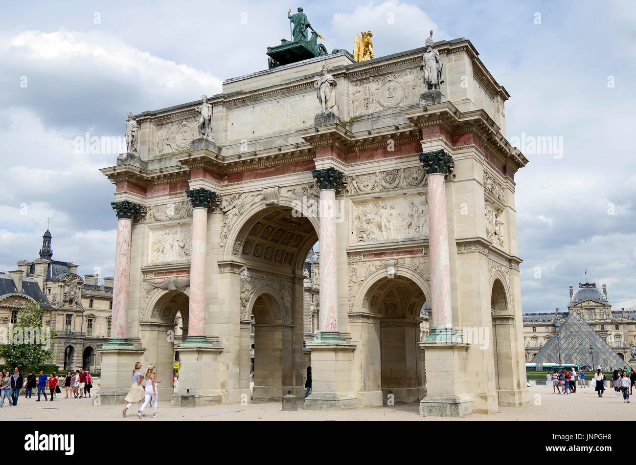 Paris, Arc de Triomph du Carrousel, in Place du Carrousel, im Musée de Louvre, Paris, Frankreich, Stockfoto