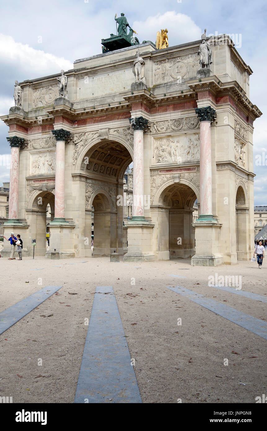 Paris, Arc de Triomph du Carrousel, in Place du Carrousel, im Musée de Louvre, Paris, Frankreich, Stockfoto