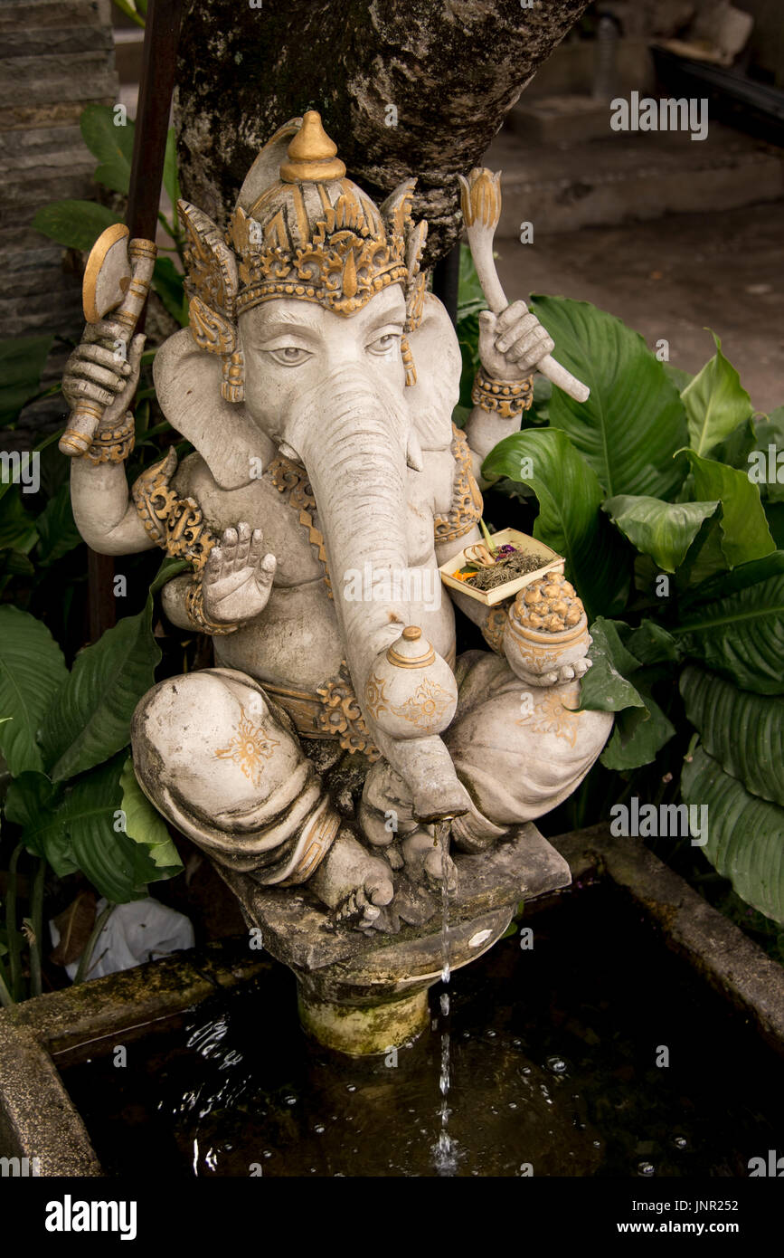 Bali, Indonesien - 4. Juli 2017. Ganesha Statue vor einem Haus. Symboel des Hinduismus. Stockfoto