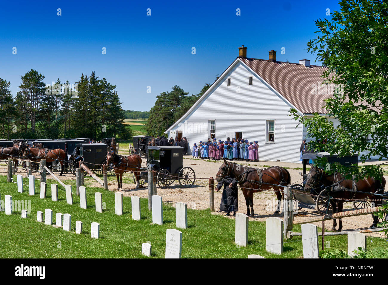 Amische Kirche mit Pferdegespann Stockfoto