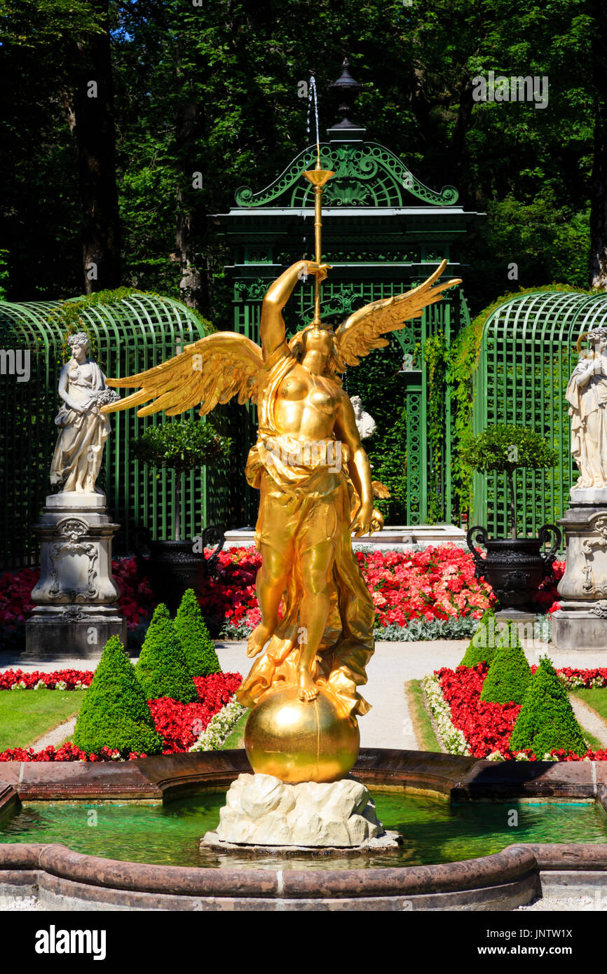 Gartenanlage mit goldenen Brunnen, Linderhof, München, Bayern