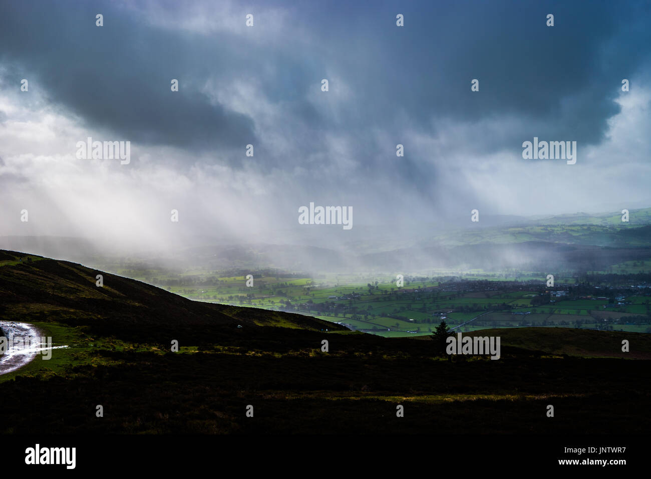 Regen Sturm im Tal von Clwyd. Stockfoto