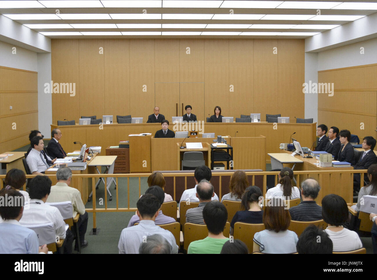 CHIBA, Japan - Foto zeigt einen Gerichtssaal des Chiba District Court in der Stadt Chiba, wo die erste Testversion Anhörung für Tatsuya Ichihashi am 4. Juli 2011, unter dem Vorwurf der Tötung Sprachlehrer Lindsay Hawker aus dem Vereinigten Königreich im Jahr 2007 in Japan stattfand. (Pool-Foto von Kyodo News) (Kyodo) Stockfoto